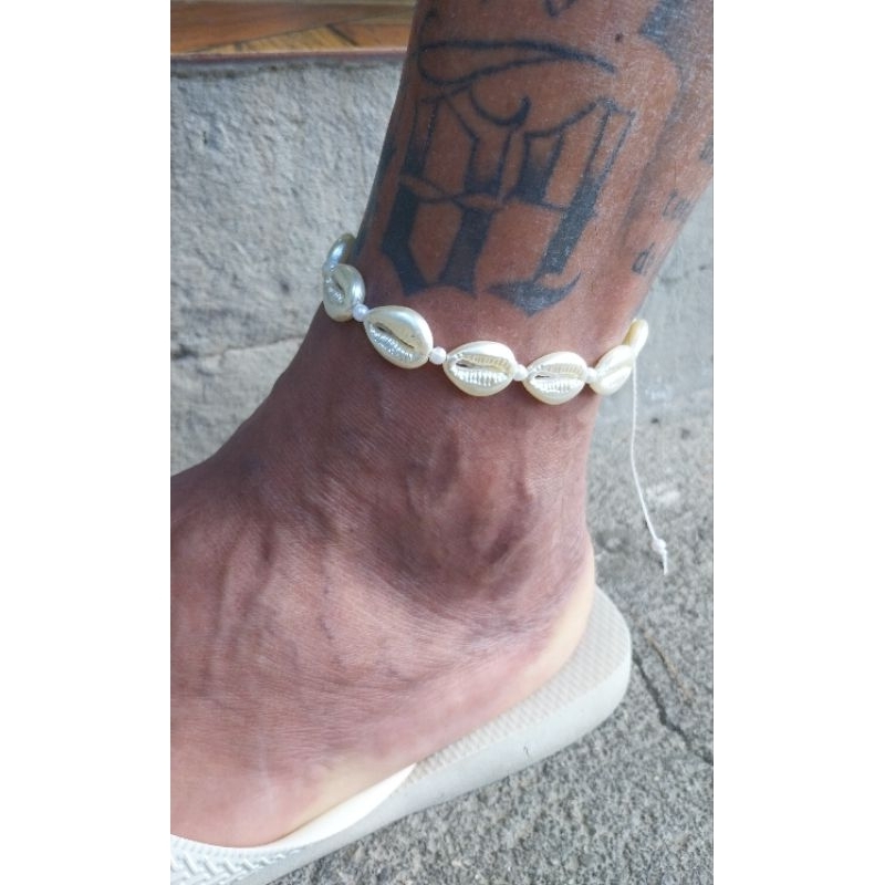 Tornozeleira / pulseira de búzios com fecho de amarração ou de macrame regulável,  pode molhar moda praia