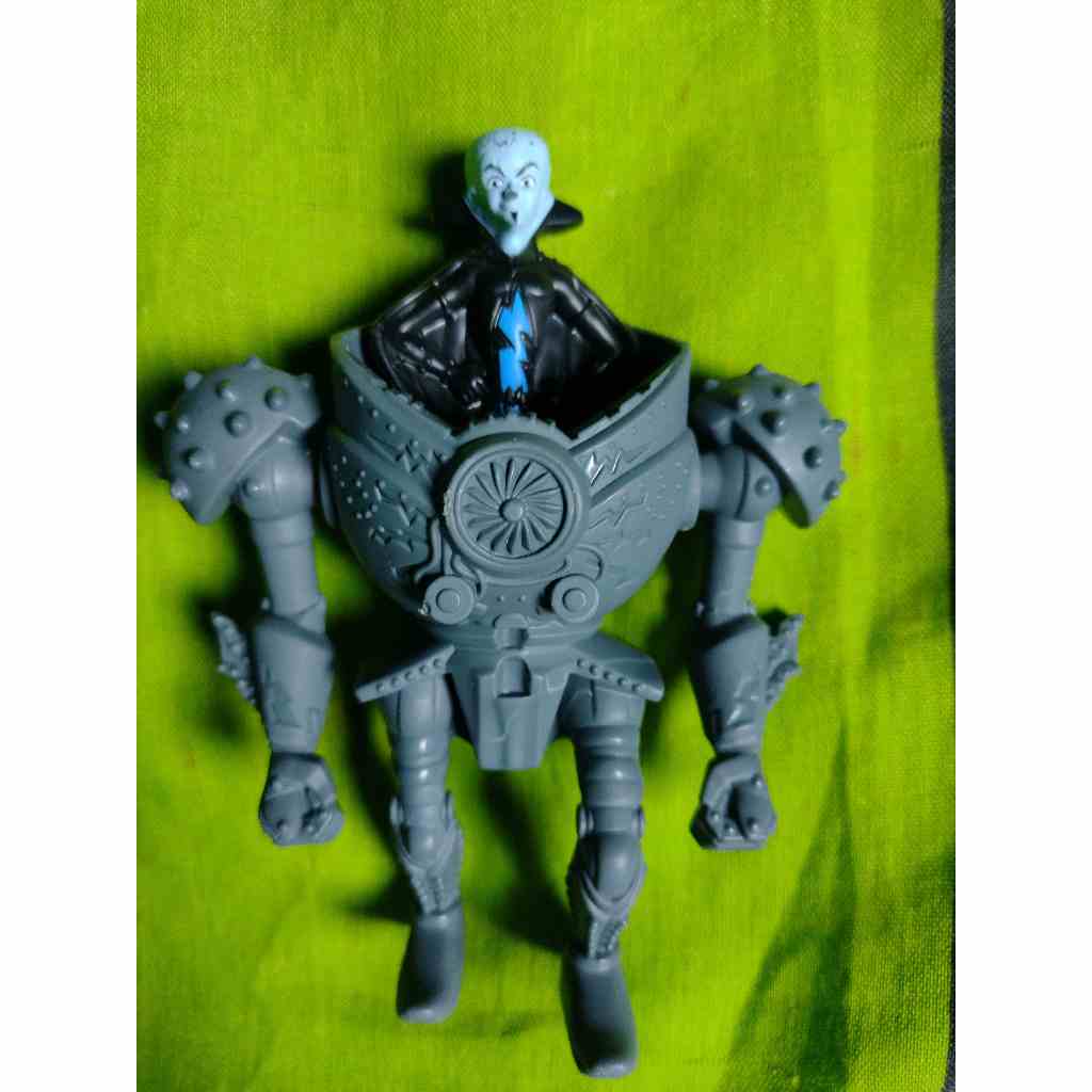 LOTE COM 4 BONECOS VARIADOS - BEN 10, COPA 2014, THUNDERCATS E MEGAMENTE
