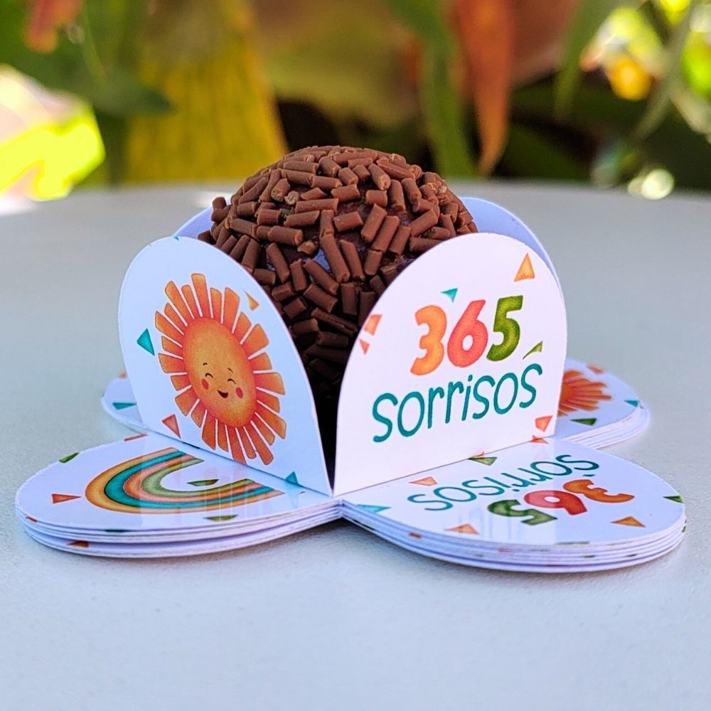 Forminha de Doce Brigadeiro, Beijinho 4 Pétalas Aniversário, Lembrancinha 365 Sorrisos Raio de Sol