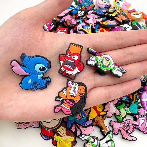 🌟 Kit 10 Pingentes de Sapato – Personagens Desenhos | PVC Premium | Para Babuches e Acessórios