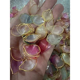 Pingente pétala com borda 22x15mm-50unid em Oferta na Shopee