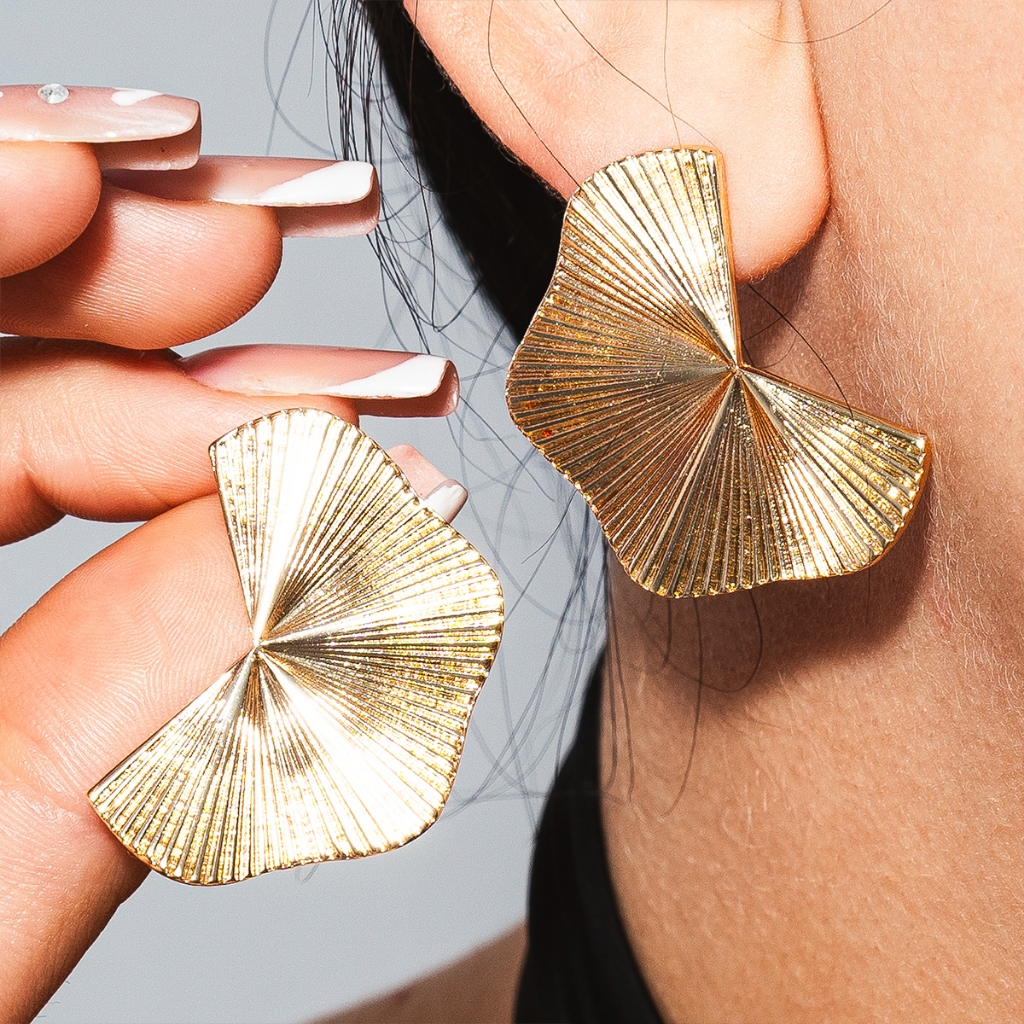 Brinco Dourado Festa Moderno: Onde Comprar | BuscaProdutos