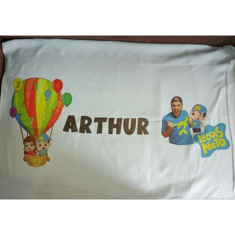 Fronha do Lucas Neto personalizada com nome da criança.