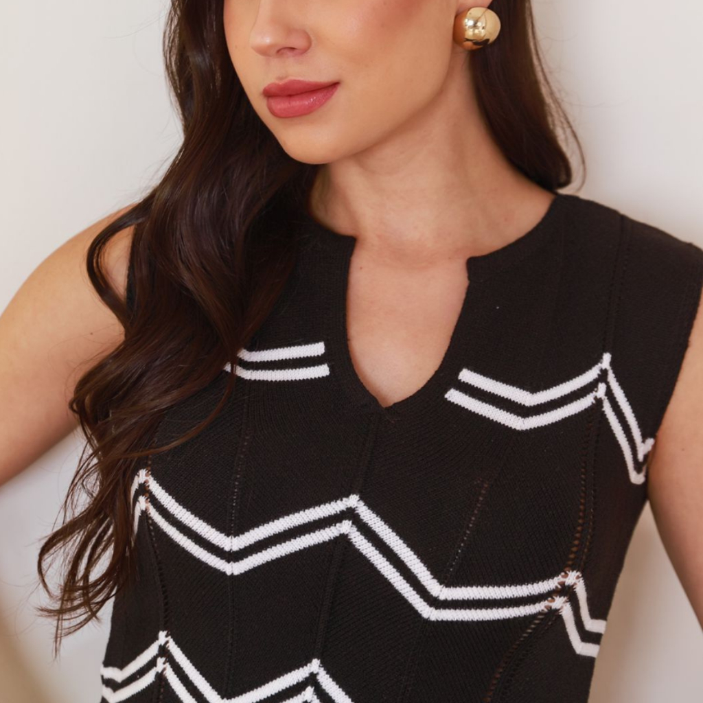 Blusa Feminina Tricô Regata Estampa Zig Zag Decote Fenda Barra Ondulada Verão Moda Tricot Moderno Clássico