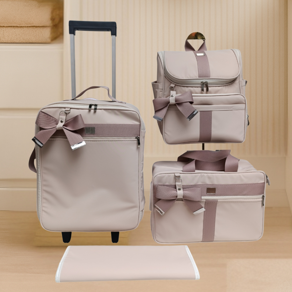kit de bolsas de maternidade com mala de rodinha e mochila 2 em um Nude com faixa rosé .