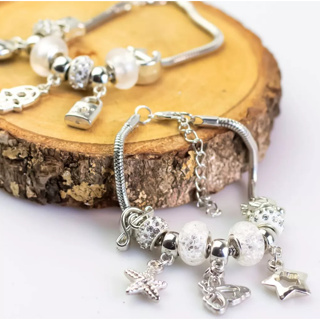 Pulseira Feminina em Aço Inox com Berloque PU Delicada em Oferta na Shopee