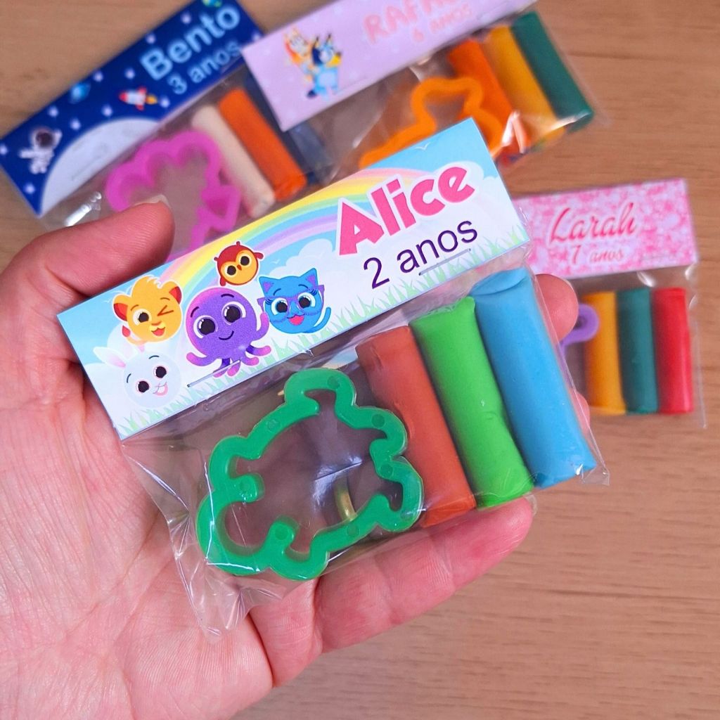 Kit Massinha de Modelar Com Cortador Personalizado Para Lembrancinha Festa Infantil - Diversos Temas