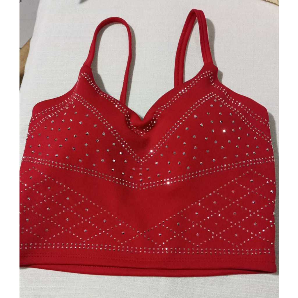 Conjunto Cropped com brilho Tecido: malha premium com bojo estruturado