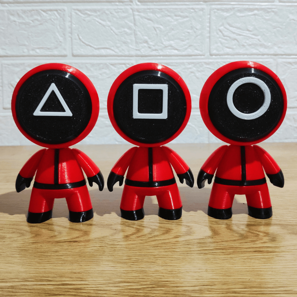 Kit 3 Bonecos da Série - Vermelhos Geek – Mini Colecionáveis – Impressos em 3D – Estilo Geométrico em Oferta na Shopee
