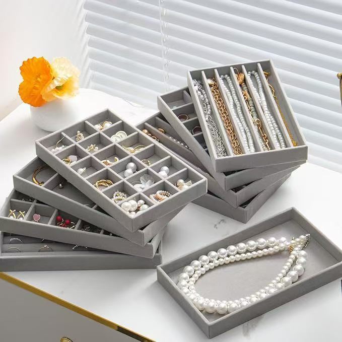 Bandeja Porta Jóias de Veludo - Organizador para Closet e Gavetas! Ideal para bijuterias, relógios e acessórios, prática em Oferta na Shopee