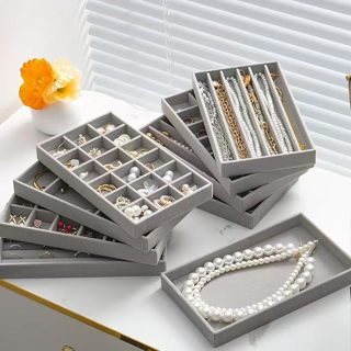 Bandeja Porta Jóias de Veludo - Organizador para Closet e Gavetas! Ideal para bijuterias, relógios e acessórios, prática em Oferta na Shopee