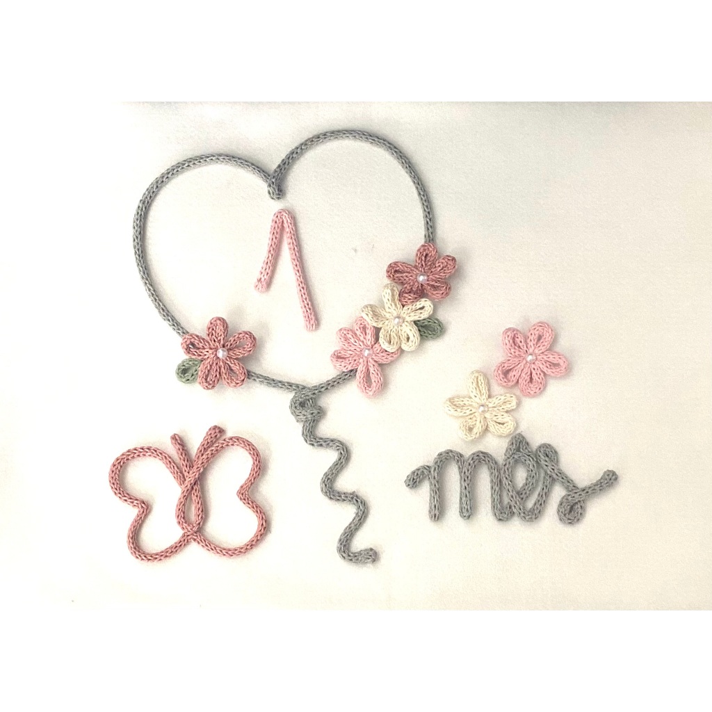 Kit Mesversário Tricotin com Flores Com ou Sem Nome - INFORMAR DADOS NO CHAT EM ATÉ 2HRS APÓS A COMPRA em Oferta na Shopee