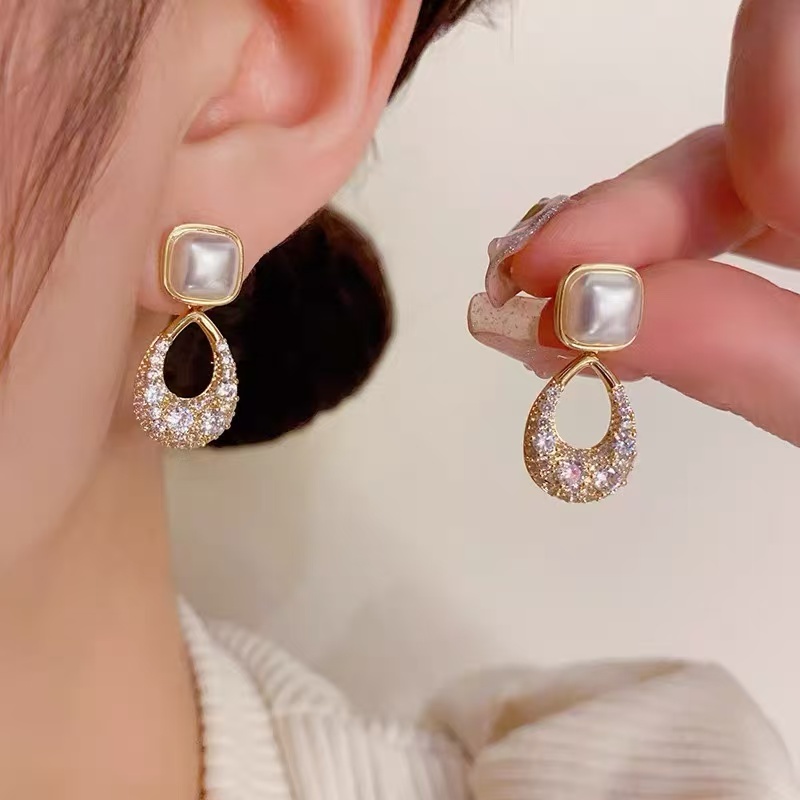 Brincos de prata de lei 925 com design de agulha e diamantes em formato de gota, estilo nicho, com pedra olho de gato. E em Oferta na Shopee