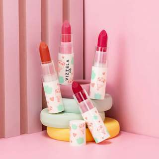 Batom Bala Infantil Hidratante Fórmula Hipoalergênica Vegano Original Vizzela em Oferta na Shopee