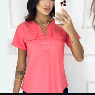 Blusa Feminina em Tecido Crepinho – Modelo Utilitário com Bolsos Falsos frontal estilo Casual em Oferta na Shopee