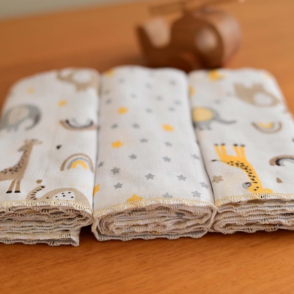 Kit com 03 Fraldas Luxo com estampa 68cm x 70cm