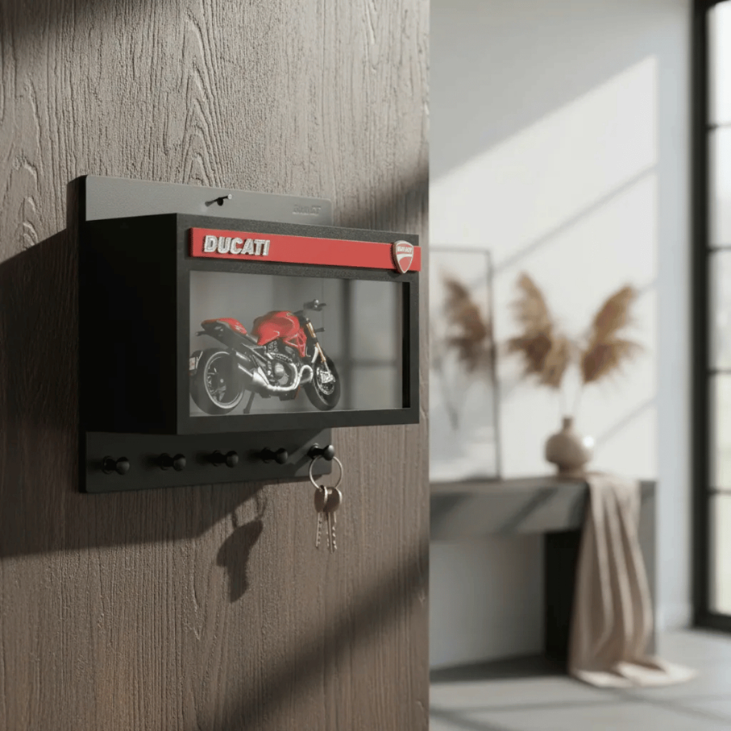 Porta-Chaves Ducati Moto com Suporte para Miniatura – MDF + Acrílico | MINIATURA NÃO INCLUSA | 20×17,5cm