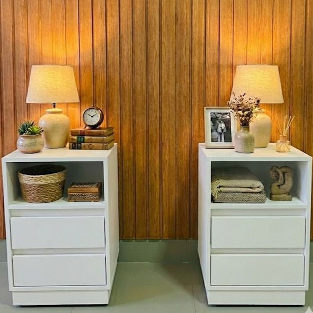 Kit 2 Mesinhas de Cabeceira Branco e Madeirado com 2 Gavetas com nicho 100% MDF - Enviamos montado