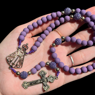 Terço Nossa Senhora Aparecida Emborrachado Roxo/Metal Bronze em Oferta na Shopee