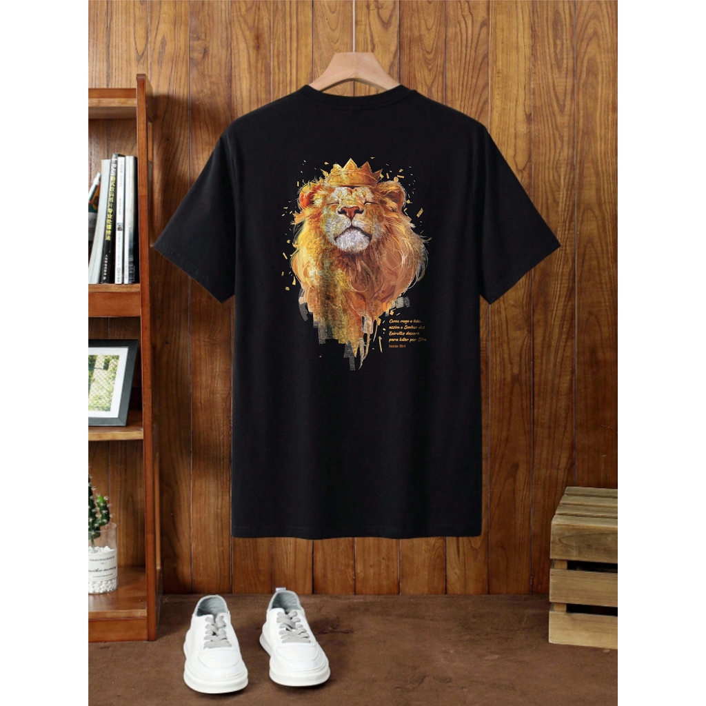 Camiseta Cristã 100% Algodão Premium Leão de Judá Texto Bíblico Isaías 31:4 Estampada Unissex