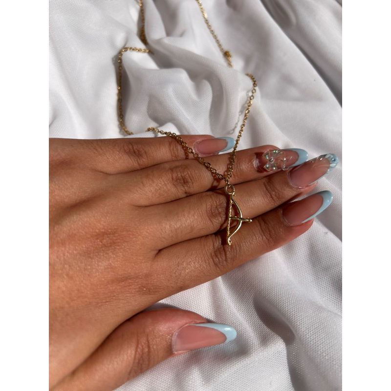 Colar Dourado Arco e Flecha Oxossi