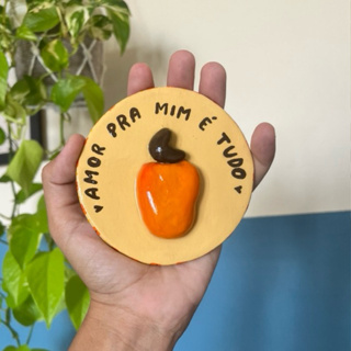 Plaquinha CAJU "Amor Pra Mim É Tudo" - Decoração de Parede em Cerâmica Fria em Oferta na Shopee