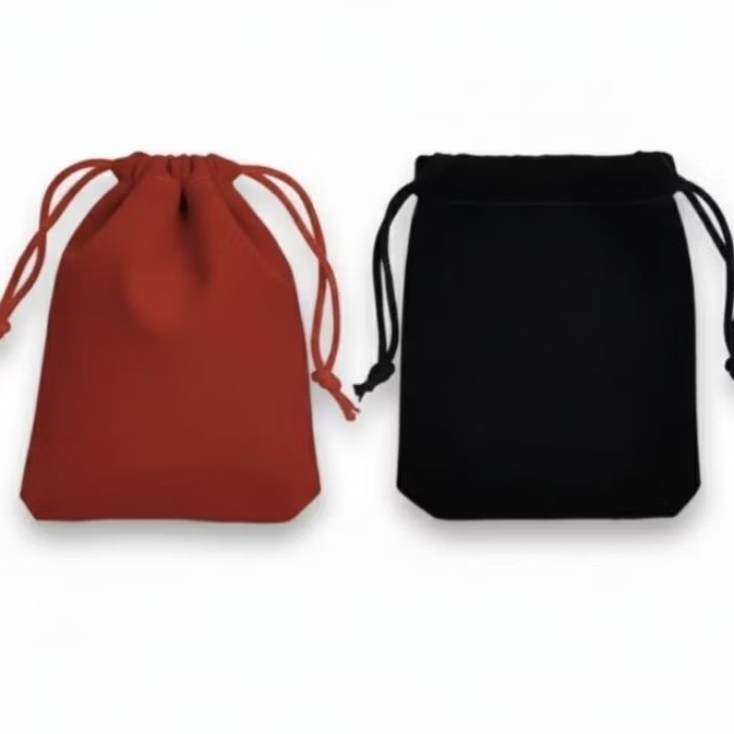 Saquinhos De Veludo Premium 10x12-CM P/Joias Bijuterias Presentes Cor Preto e Vermelho. em Oferta na Shopee