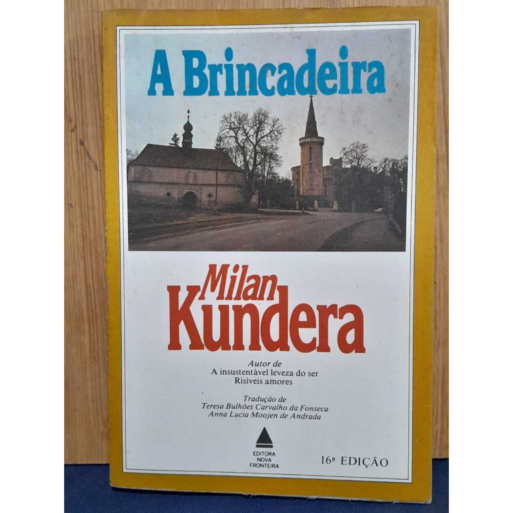 A BRINCADEIRA – MILAN KUNDERA / EDIÇÃO DE 1986 DA EDITORA NOVA FRONTEIRA / ROMANCE CLÁSSICO DO AUTOR DE “A INSUSTENTÁVEL