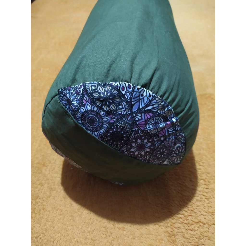 Imagem Bolster de Yoga 64x20cm - c/capa - Retalhos+Flocos Espuma