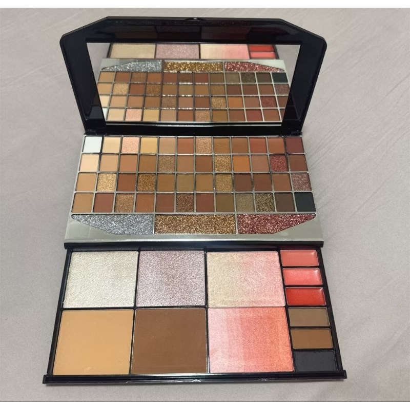 Paleta de maquiagem Labranche/ Sombras, contorno, blush, iluminador, pó e batom