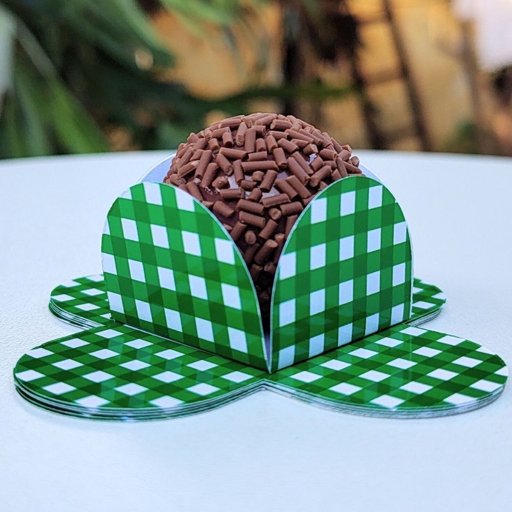 Forminha de Doce Brigadeiro, Beijinho 4 Pétalas Festa, Aniversário, Lembrancinha, Infantil Xadrez Verde