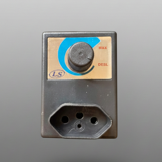 Dimmer Rotativo 3000w e  1000w Controlador Bivolt Universal Com Tomada Para Eletrônicos