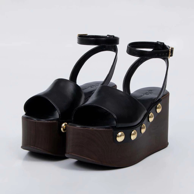 Sandalia Feminina Marrocos Anabela Preto com Tachas Douradas e Salto Confortável Estiloso Not Me Shoes