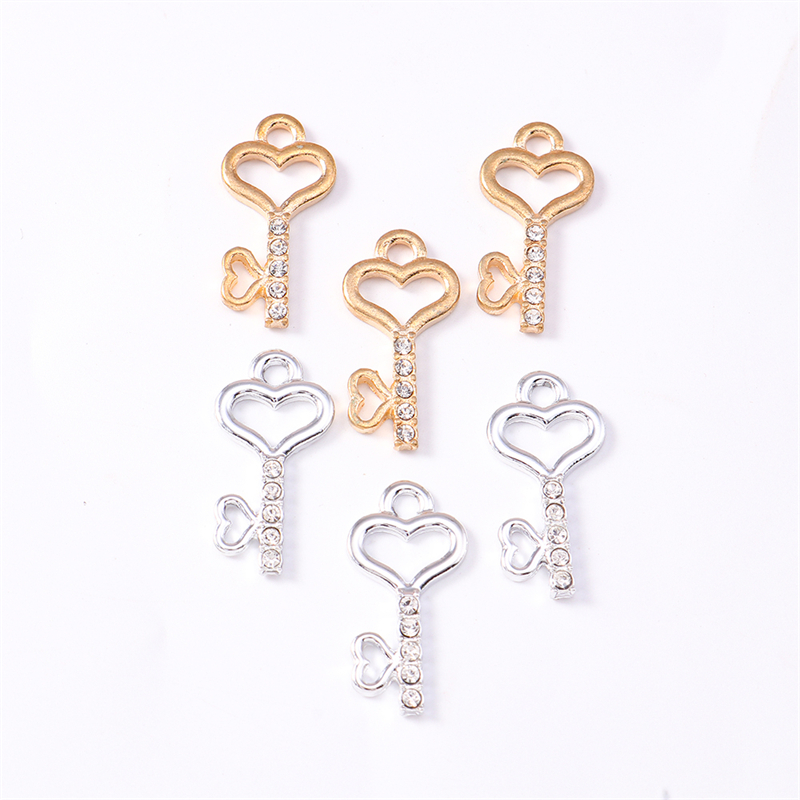 Pingente Chave com Strass Brilhante Banho Zamac Prata/Dourado Para Kit 10/20 peças em Oferta na Shopee