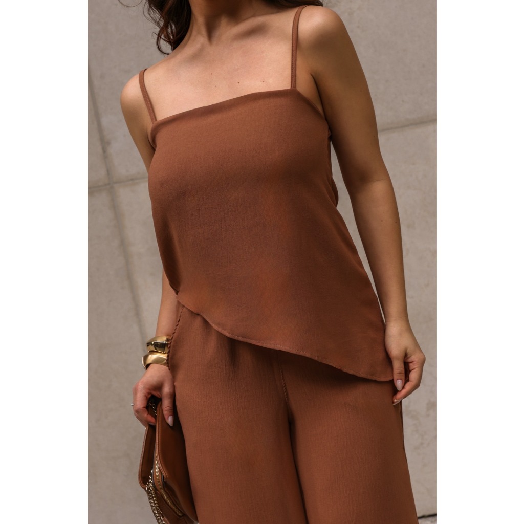 Conjunto Calça Pantalona e Blusa Com Alcinha Assimétrica Alfaiataria
