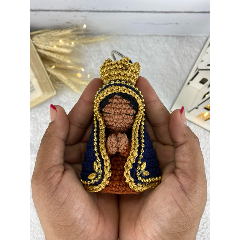 chaveiro nossa senhora aparecida em croche amigurumi- artesanal lembrancinha religio feito á mão
