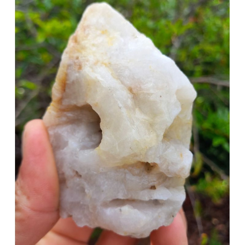 Escultura em Quartzo Leitoso Bruto Pedra F0rmato Crânio Peça Única Decorativa