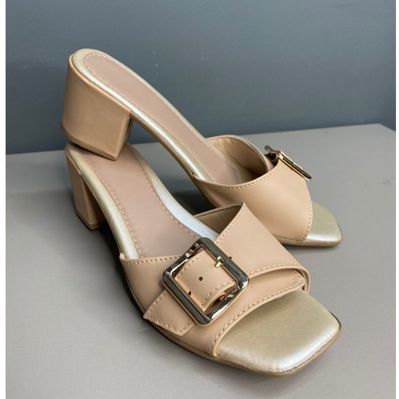 Tamanco com fivela frontal Tamanco feminino – elegância e conforto