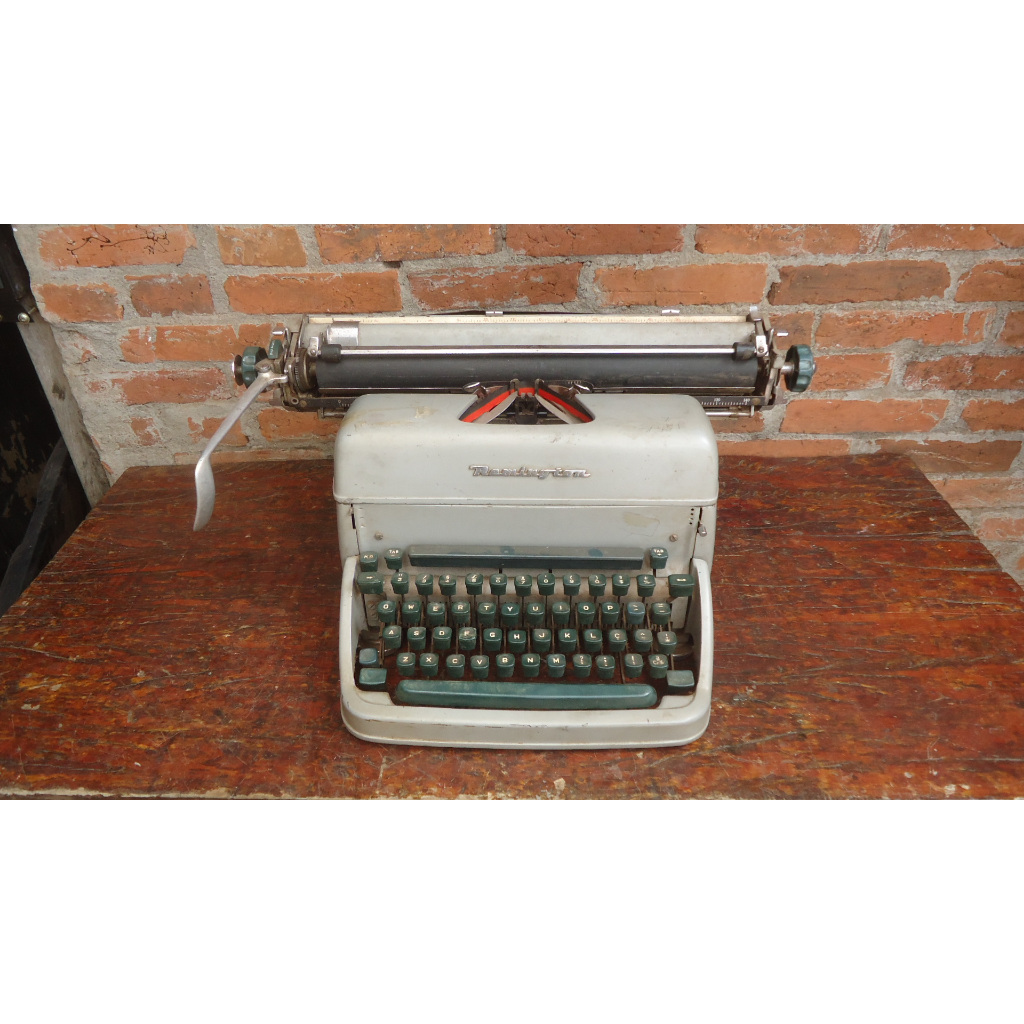 com defeito  antiga maquina de escrever remington