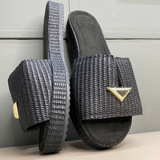 Slide Feminino Chinelo texturizado com detalhe triangular