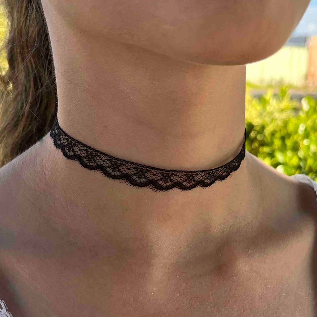 Choker Gargantilha Preto de Camurça ou Renda com Pingente Estrela Alternativo Gótico — imagem 2 de 2