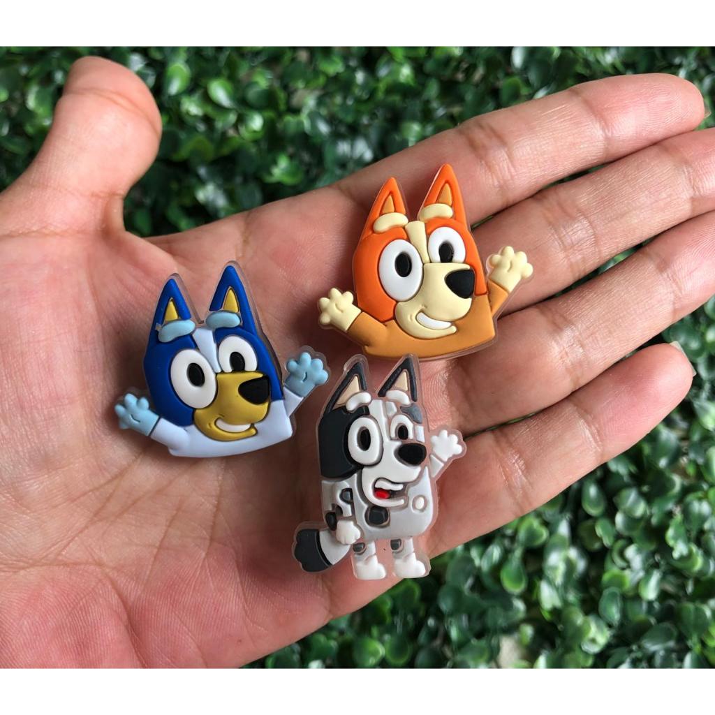 Pin Botton Charm para Babuche Croc Bluey - Kit c/3 em Oferta na Shopee