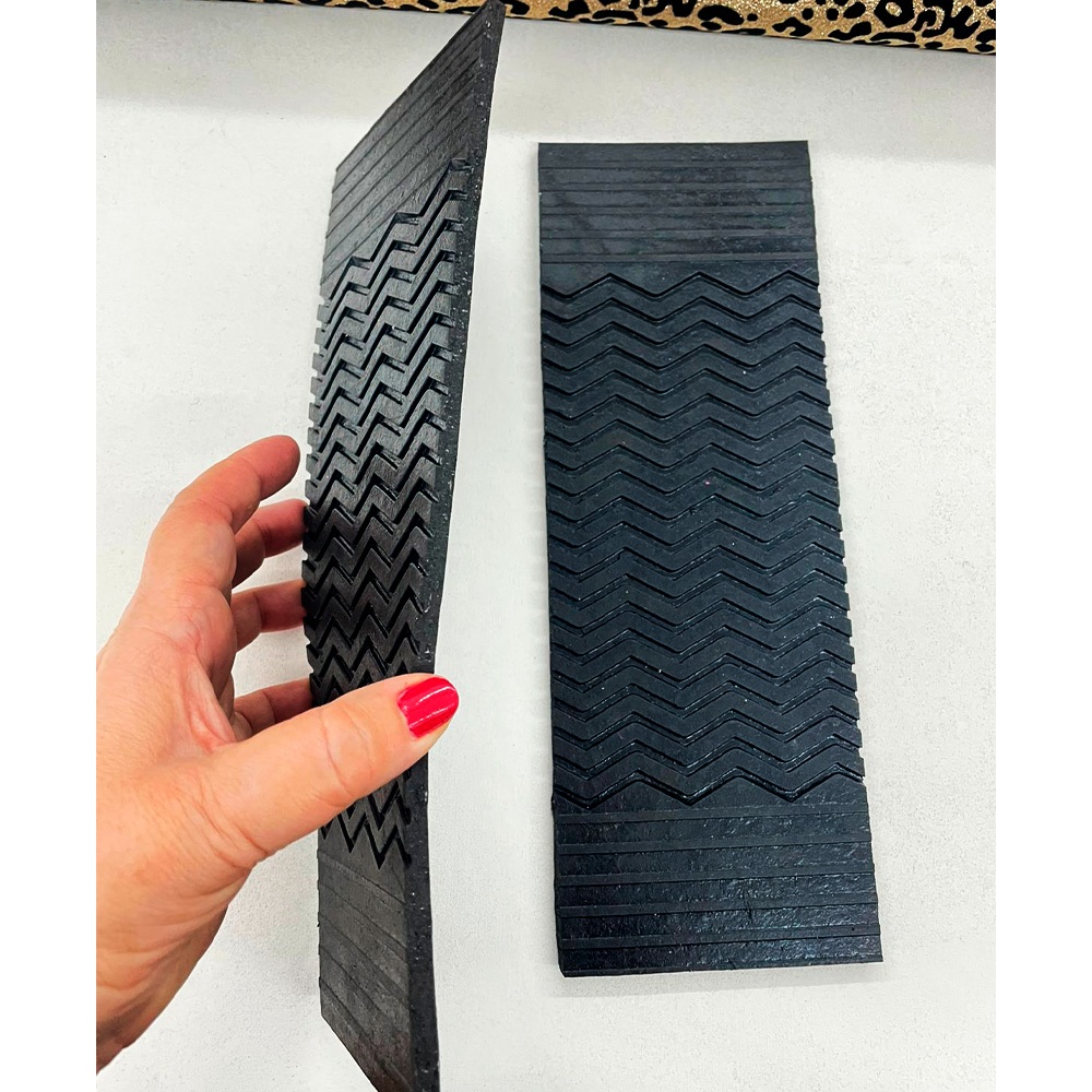 Solado De Pneu Antiderrapante tamanho unico (30x11cm) - Par em Oferta na Shopee