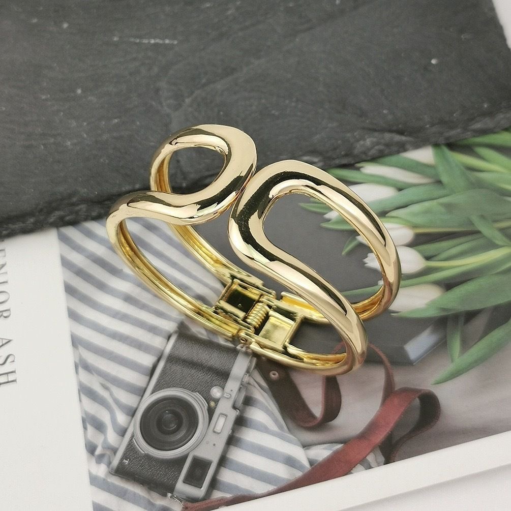 Bracelete Feminino Aberto Luxo – Banho Dourado ou Prateado em Oferta na Shopee