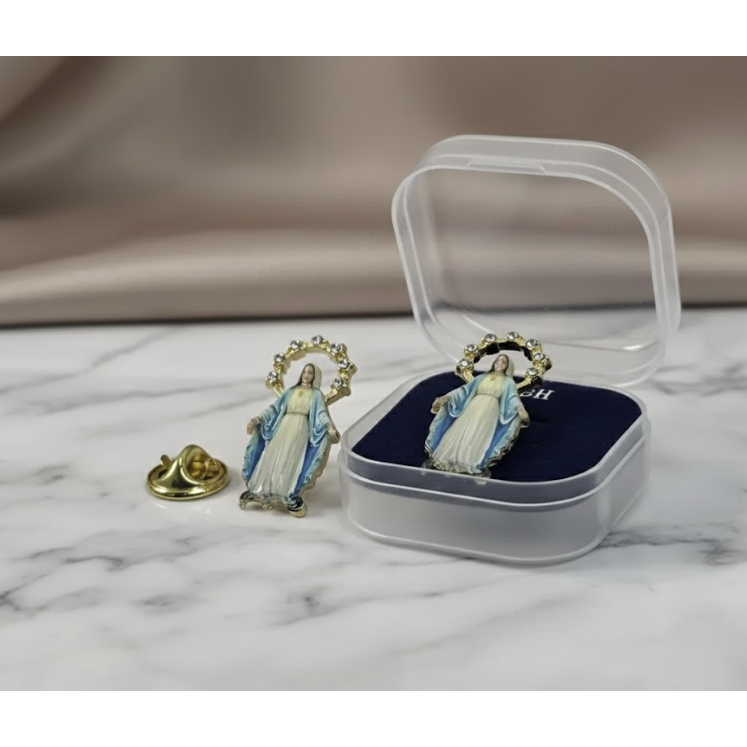 Broche Botton Nossa Senhora das Graças Metal com Pedras + Caixinha em Oferta na Shopee