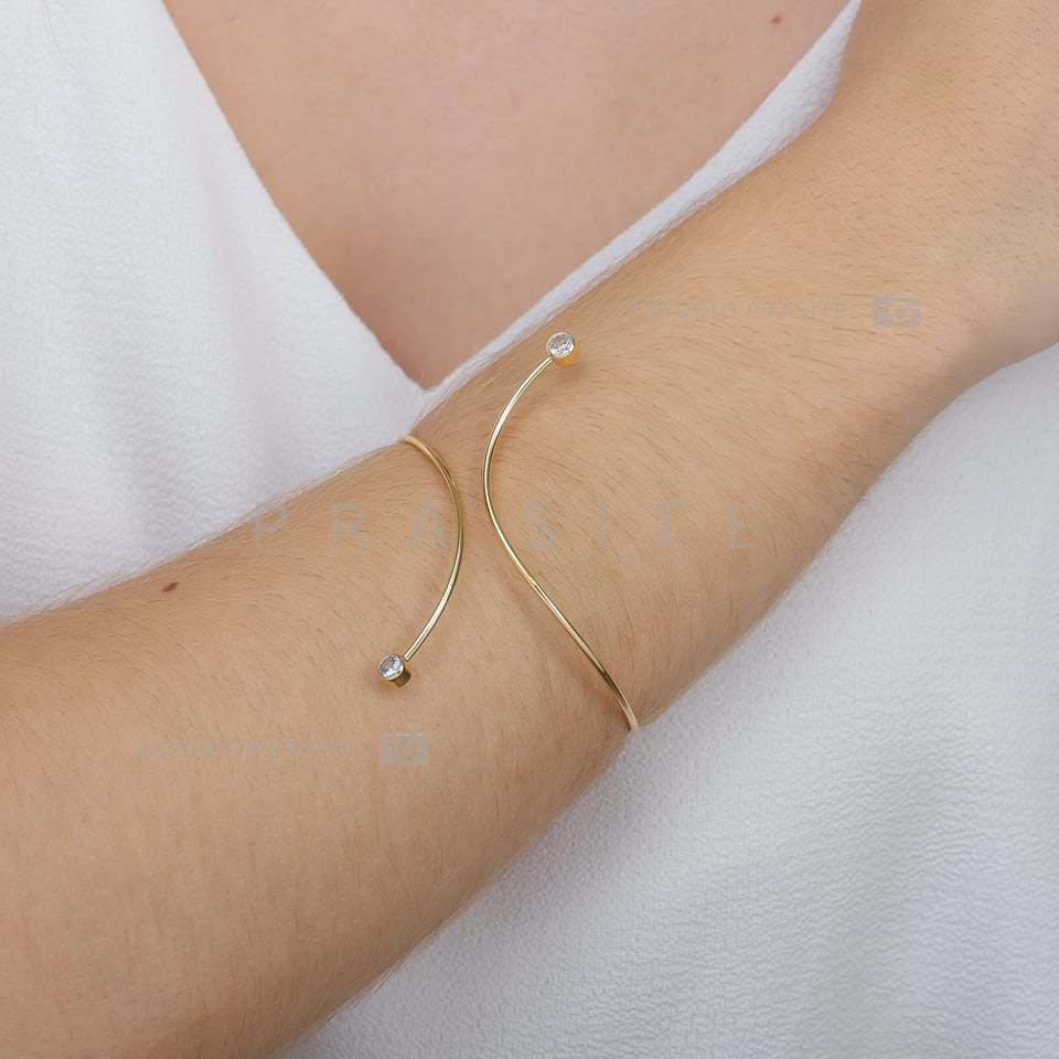 Bracelete Delicado Feminino Fino Com Brilho Sutil Acabamento Premium Ajustável Banhado a Ouro 18k