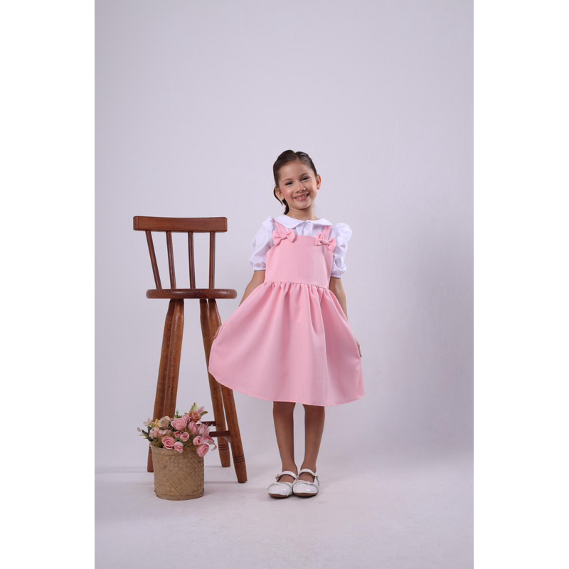 Vestido jardineira rosa infantil luxo em linho com blusa branca boneca roupa princesa menina