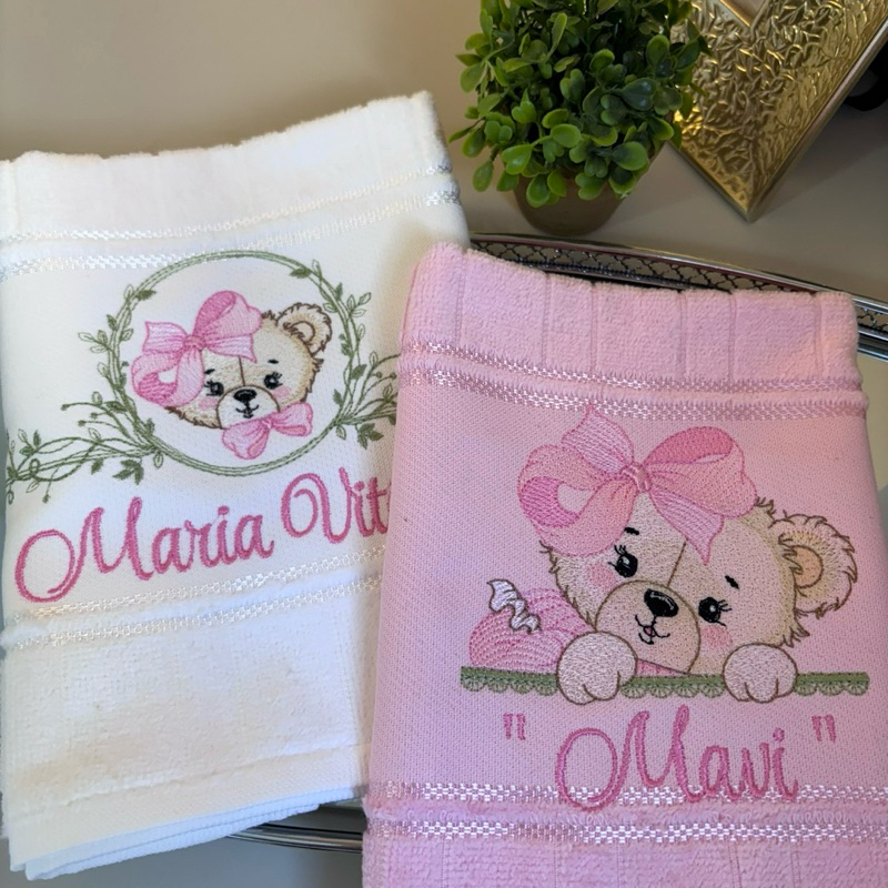 Toalhinha de boca Ursinha Ursa personalizada / toalhinha de mão bordada menina