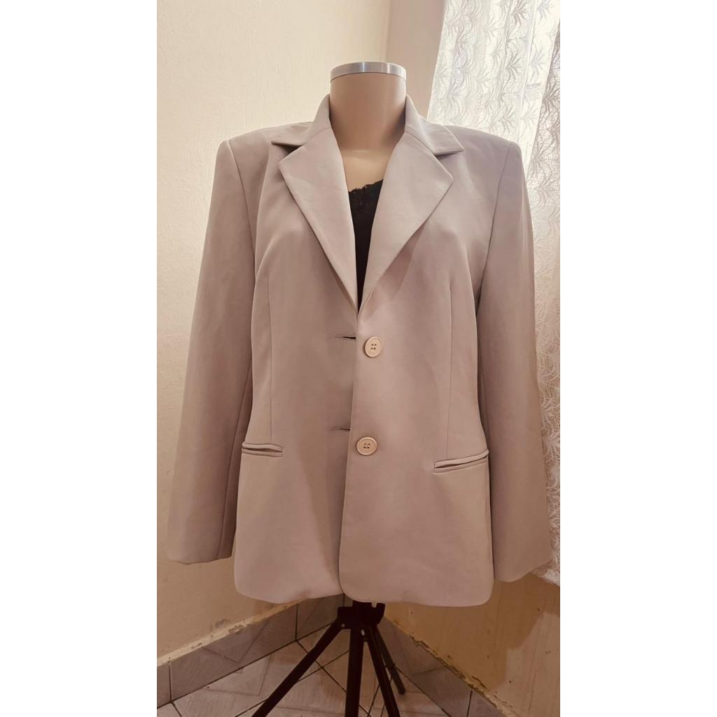 Blazer feminino de alfaiataria - tamanho 44