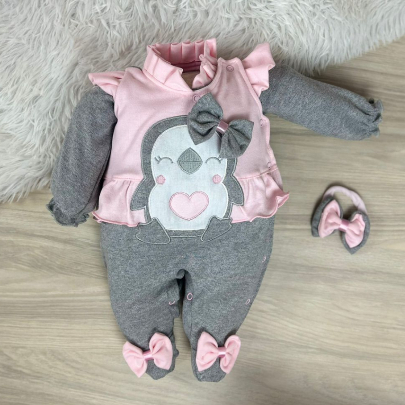 Macacão bebê menina bordado pinguim macio e confortável em Oferta na Shopee